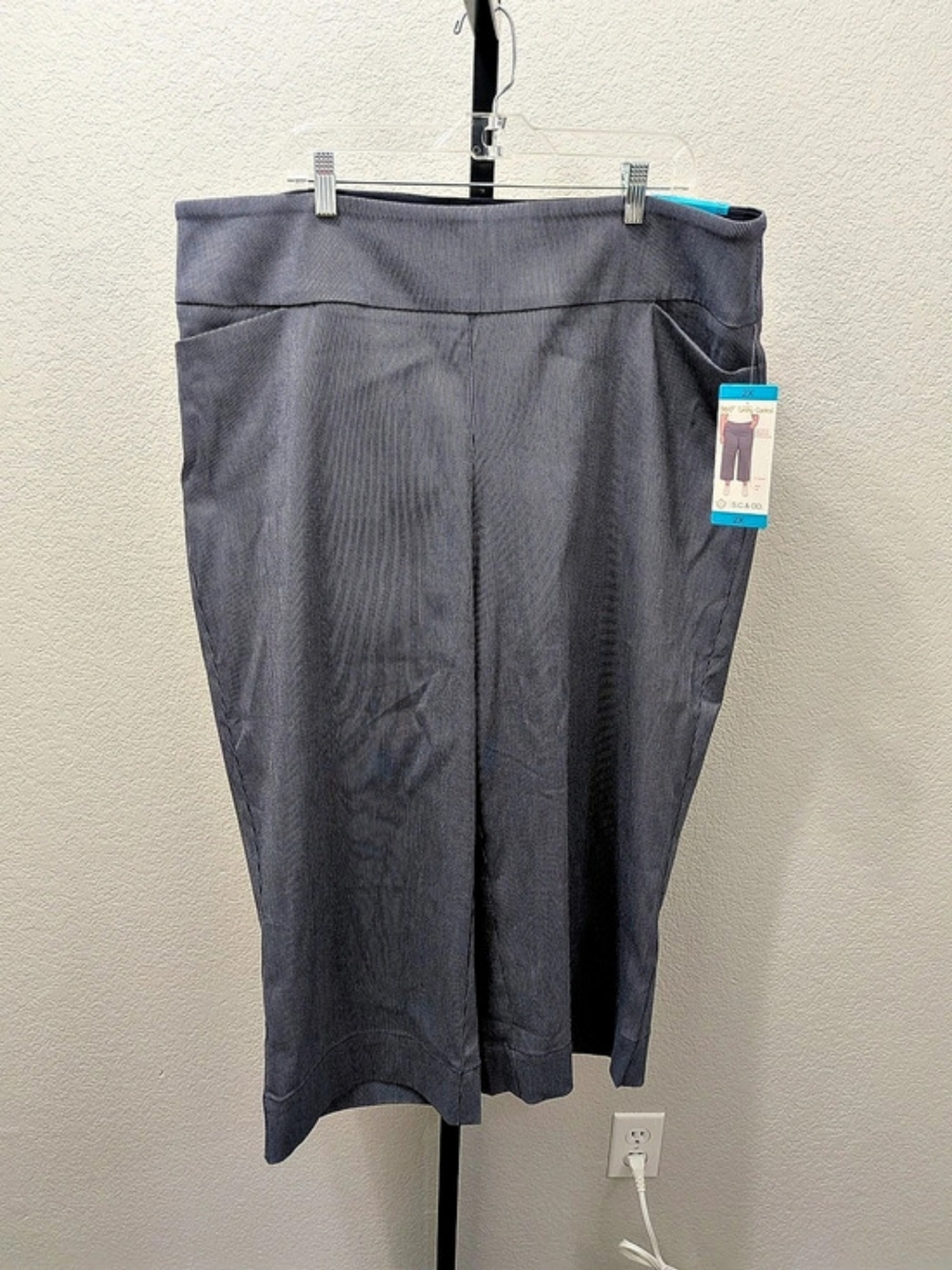 S.C. & Co. 360 Tummy Control Pull-On Cropped Pants